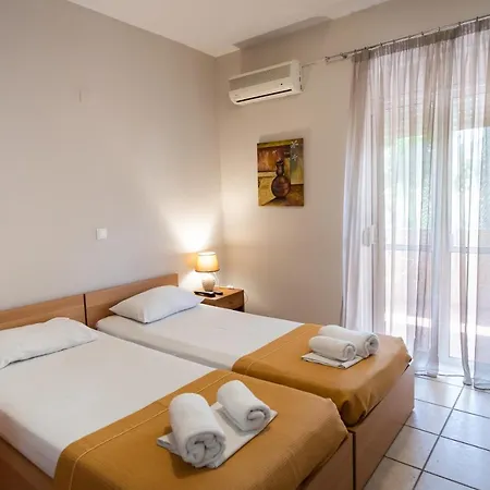 Hotel apartamentowy Nick's & *